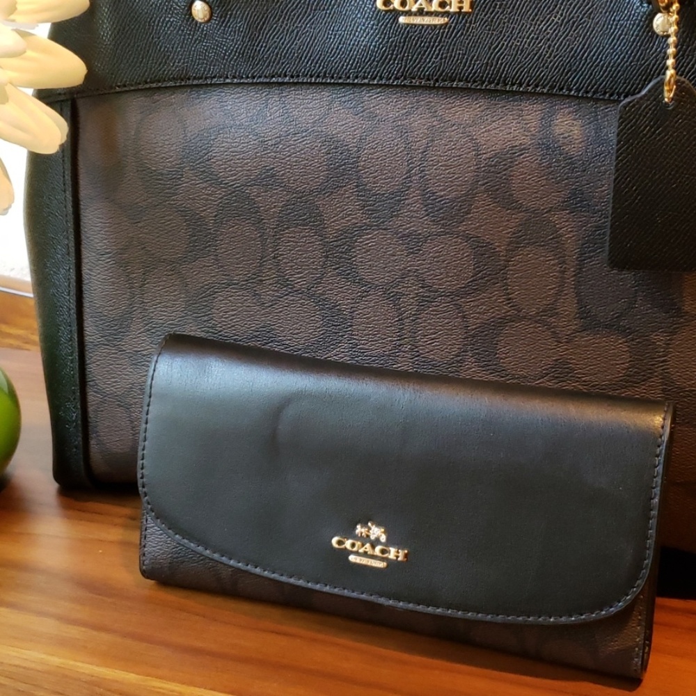 Beautiful Canvas & Leather Coach Signature Wallet